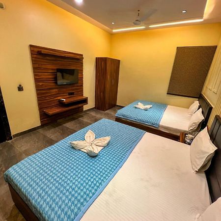 Gsm Hotel Vrindávan Kültér fotó